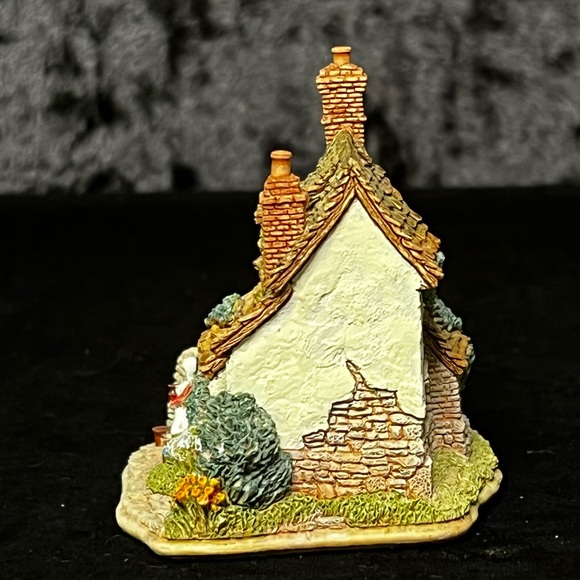 Lilliput Lane | Kiln Cottage | Collectors' Club - Picture 9 of 13